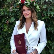 Studentessa di master universitario condotto in inglese. Laureata a titolo triennale in Economics and Management, a sua volta condotto in inglese. Esperienza di 4 anno di scuola superiore in Canada